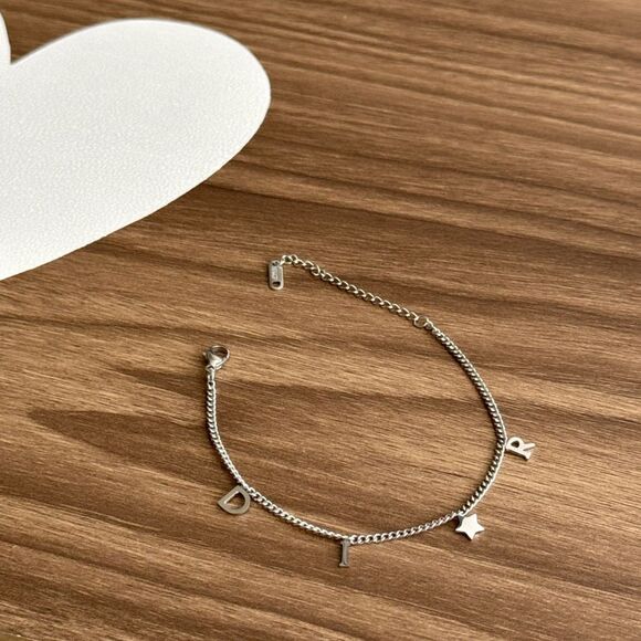 Dainty Star Bracelet Q30 - Picture 2 of 5